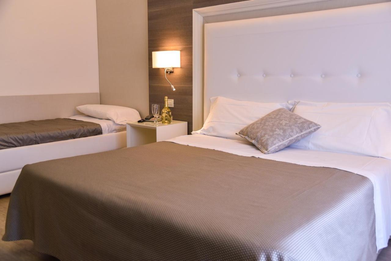 Hotel Crystal Caorle Exterior photo