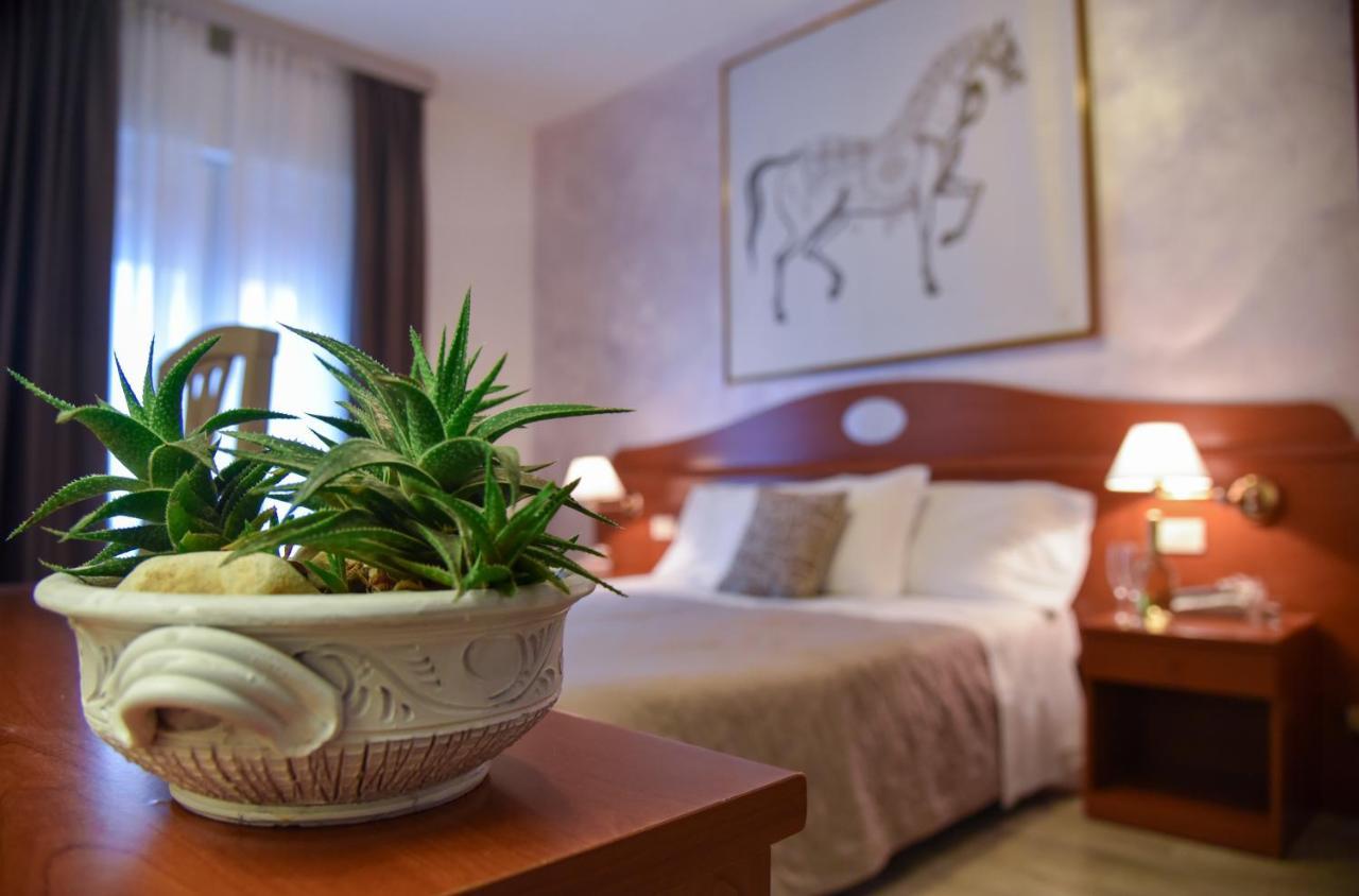 Hotel Crystal Caorle Exterior photo