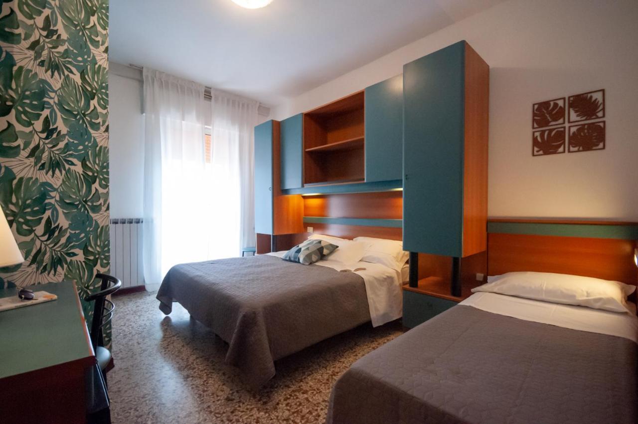 Hotel Crystal Caorle Exterior photo