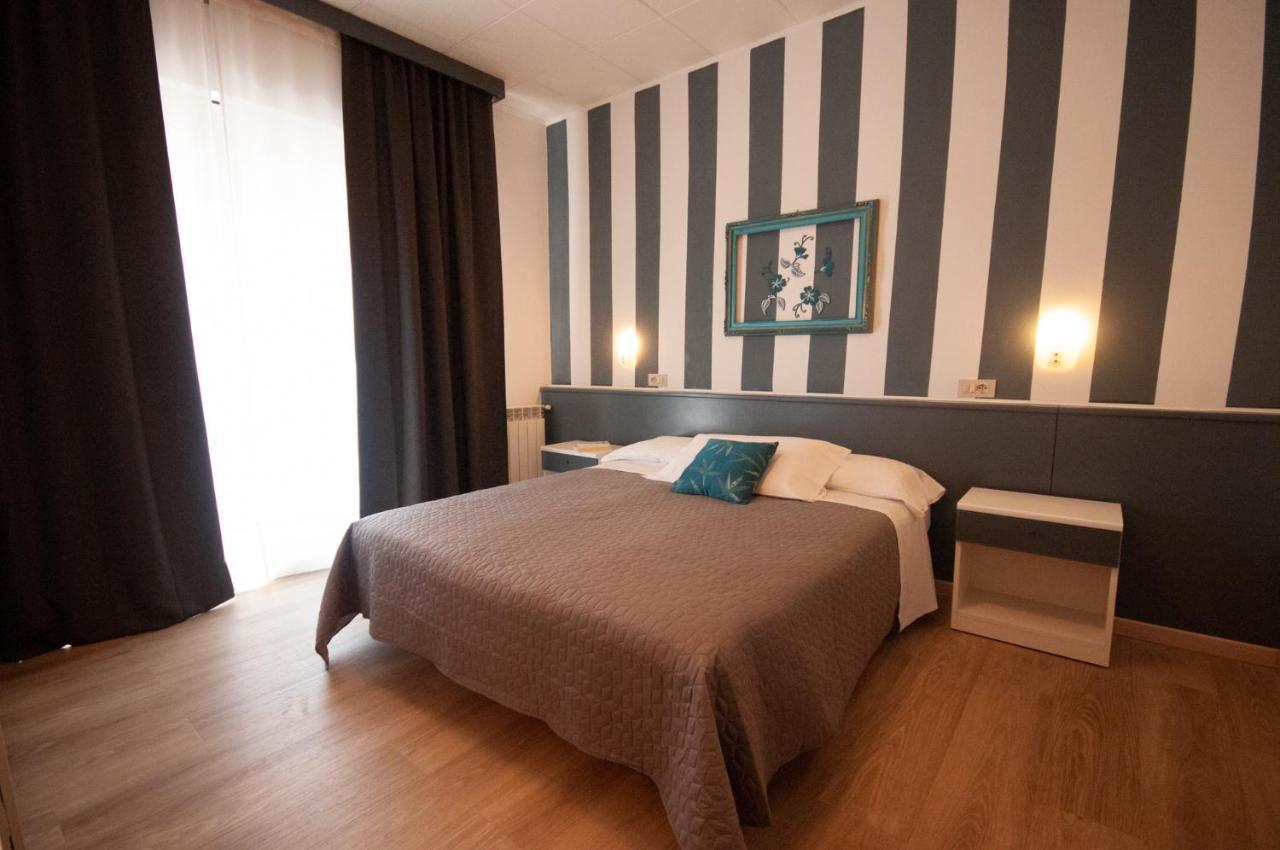 Hotel Crystal Caorle Exterior photo