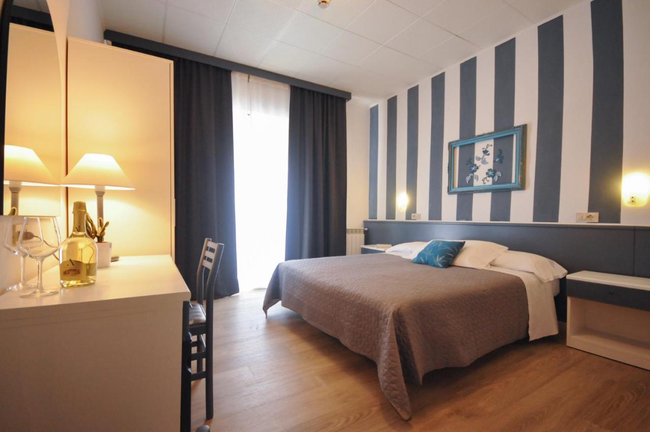 Hotel Crystal Caorle Exterior photo