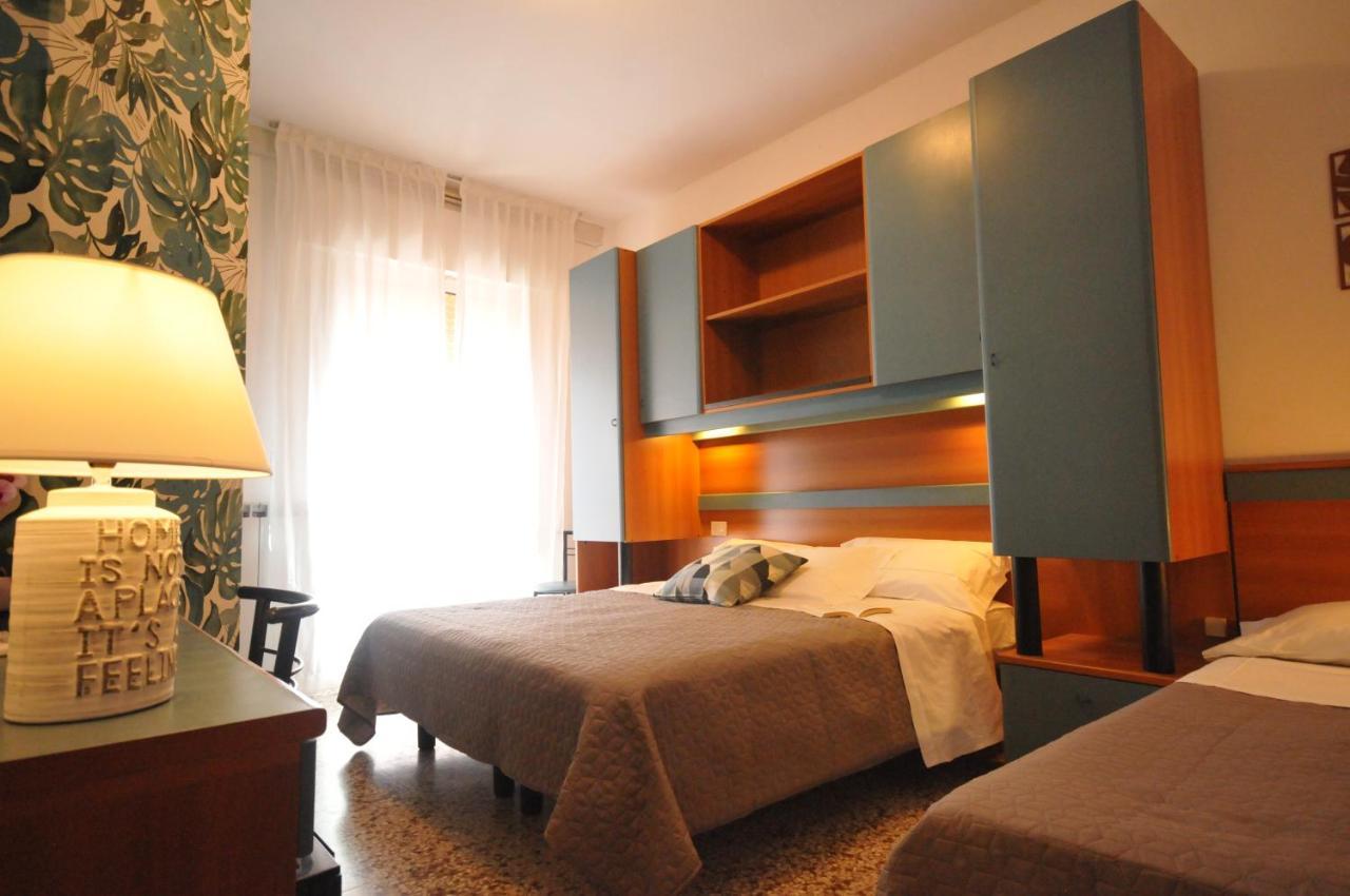 Hotel Crystal Caorle Exterior photo