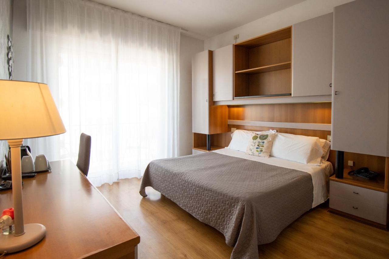 Hotel Crystal Caorle Exterior photo